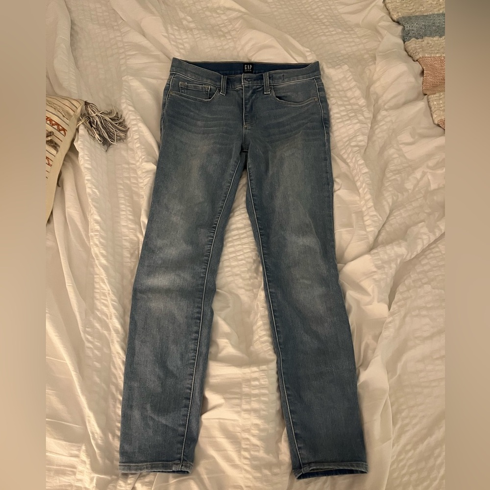 Women’s Gap skinny jeans